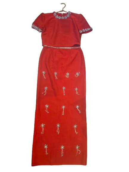 A maxi column-skirt detailed with a sparkling waistband and a floral rhinestones on the skirt front