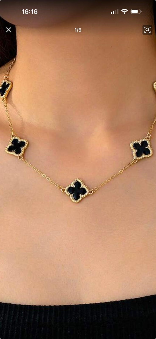 Necklace with black details